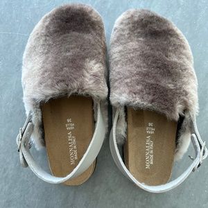 Monnalisa faux fur clogs, girls size 5.5